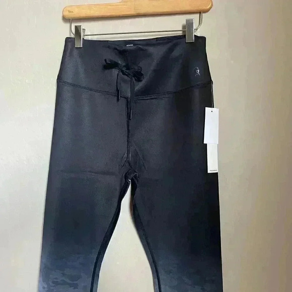 Good American Cinched Waist Capri Camo Size Large - Picture 13 of 13